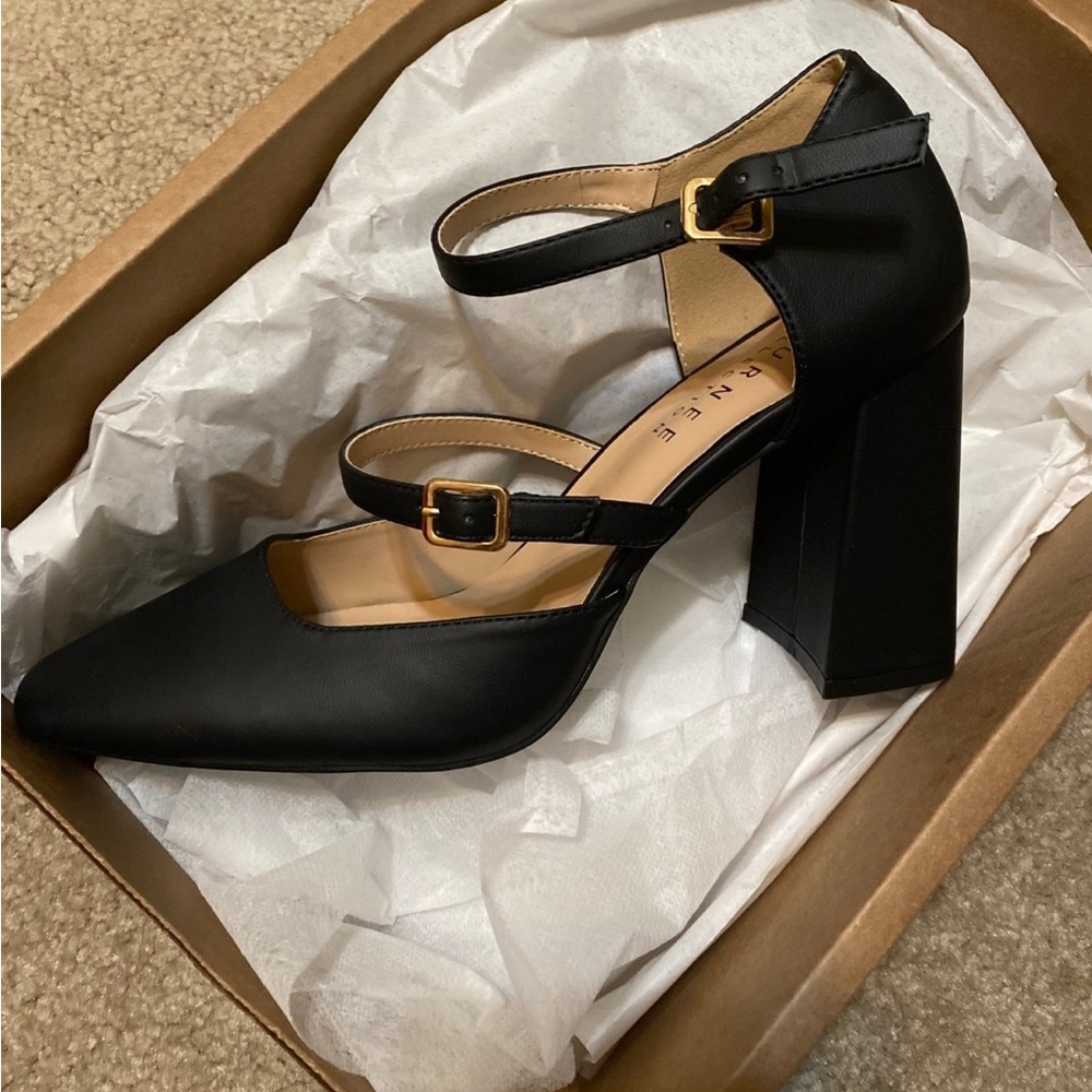 Journee Mary Jane shoes sz10 New